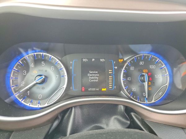 2023 CHRYSLER VOYAGER LX