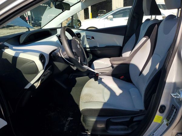 2016 TOYOTA PRIUS