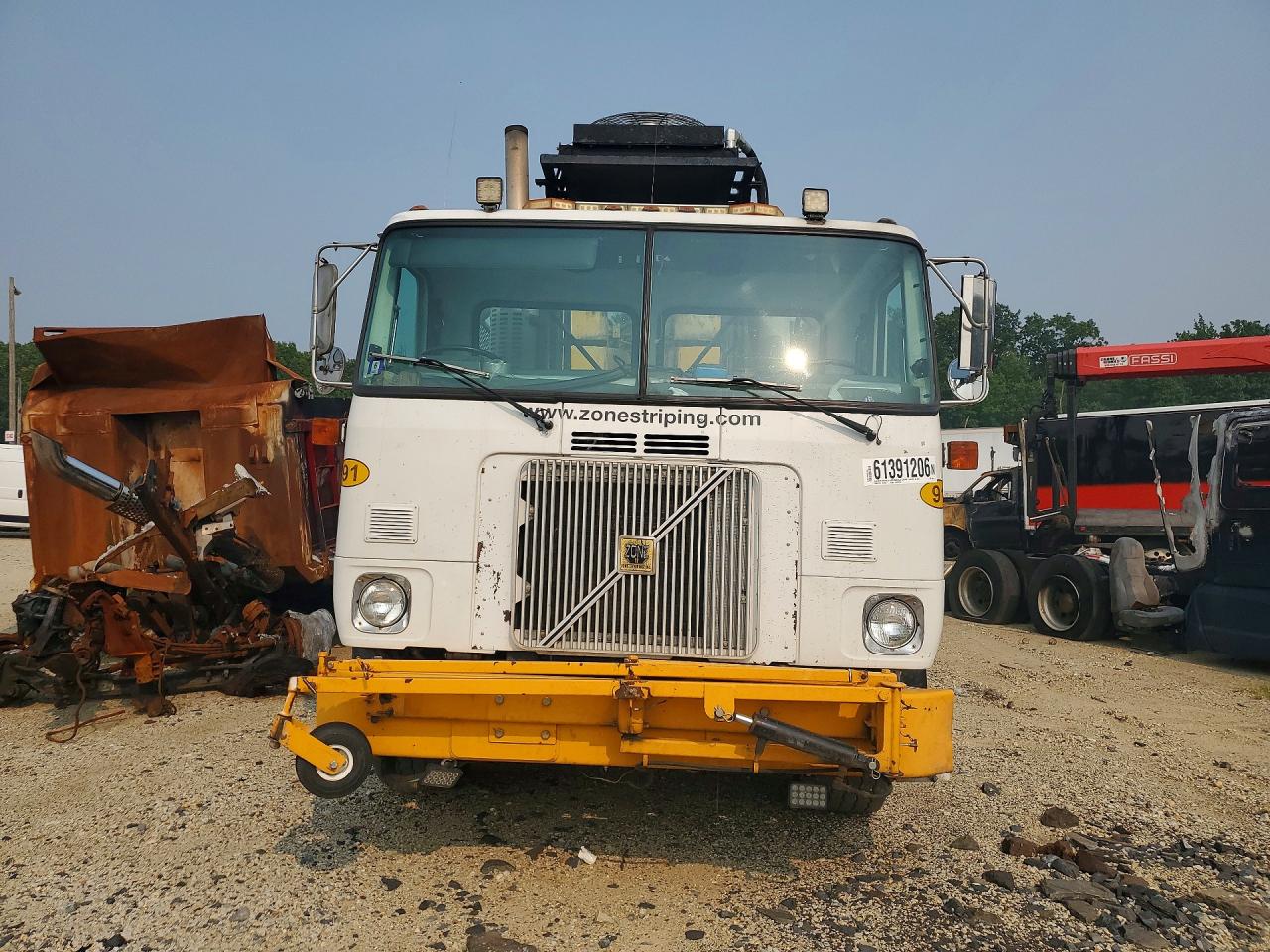 2000 VOLVO XPEDITOR