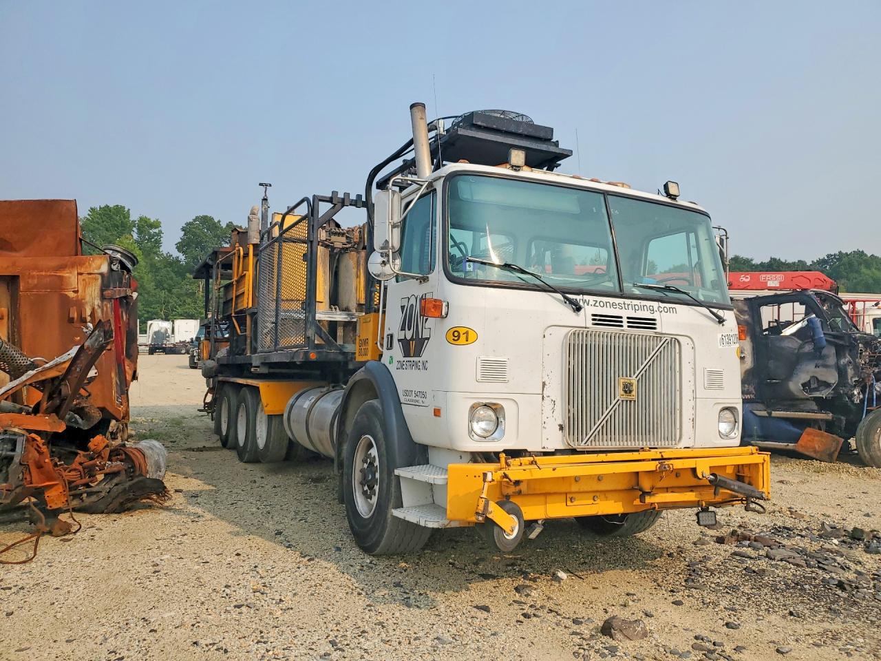 2000 VOLVO XPEDITOR