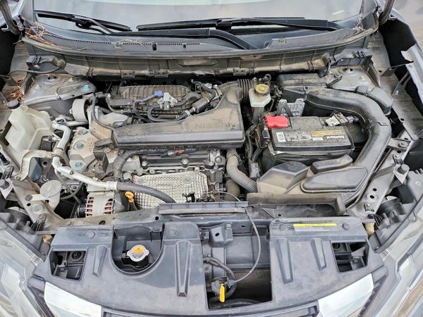 2020 NISSAN ROGUE — Engine bay