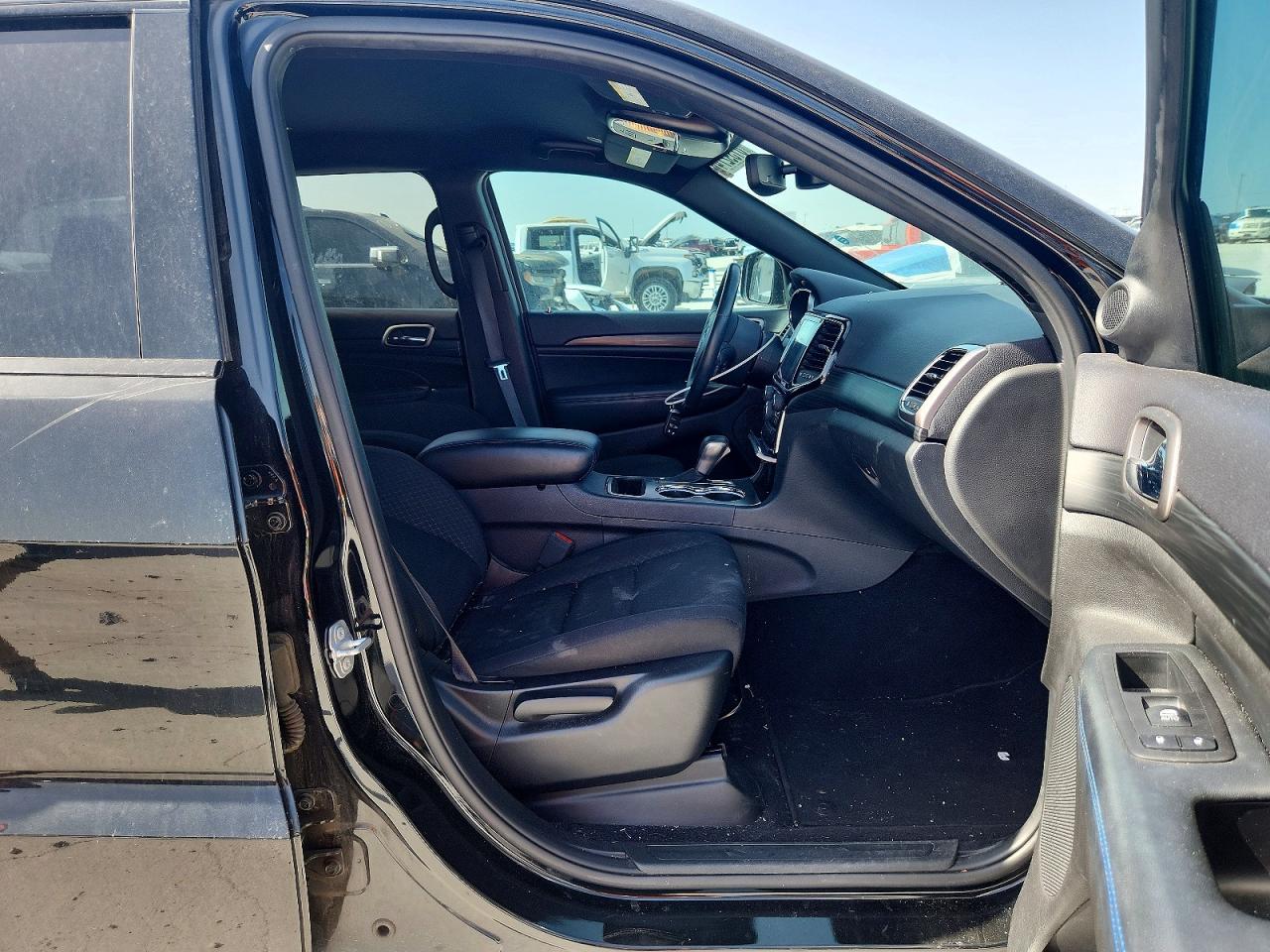 2019 JEEP GRAND CHEROKEE LAREDO 4X2