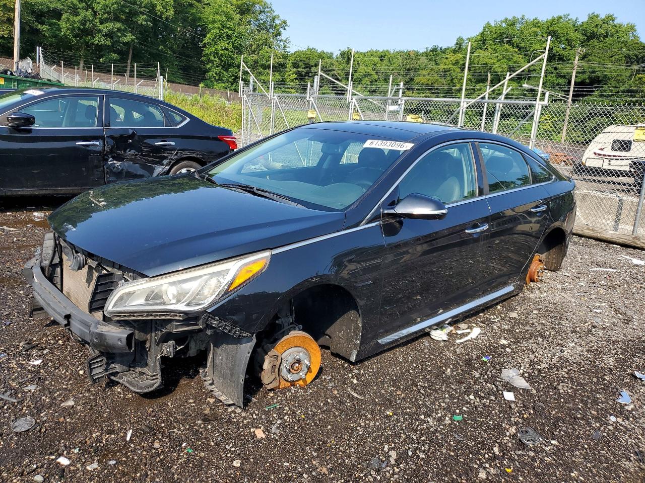 2015 HYUNDAI SONATA — Front 3/4