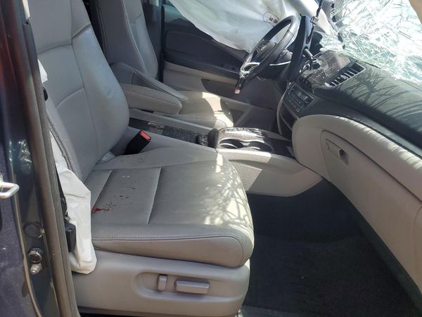 2021 HONDA PILOT SE — DENT