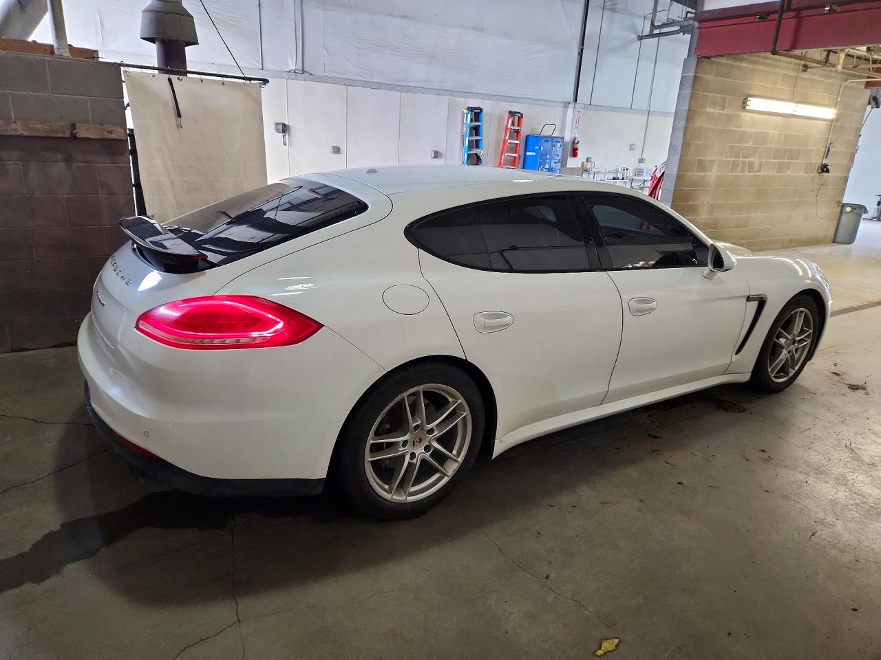 2014 PORSCHE PANAMERA Base (2WD), 4 (4WD)
