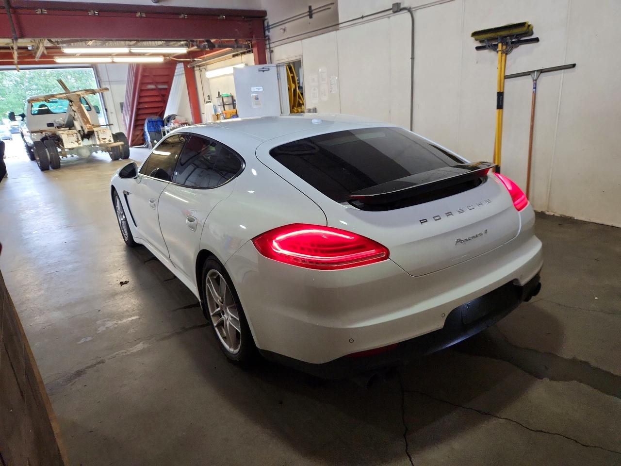 2014 PORSCHE PANAMERA Base (2WD), 4 (4WD)