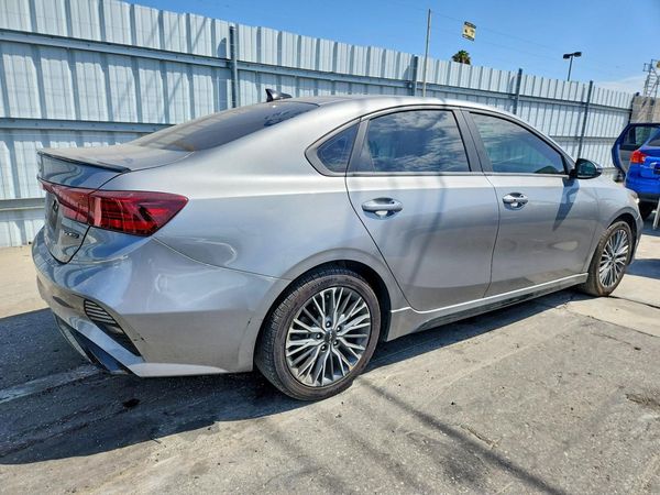 2022 KIA FORTE GT Line