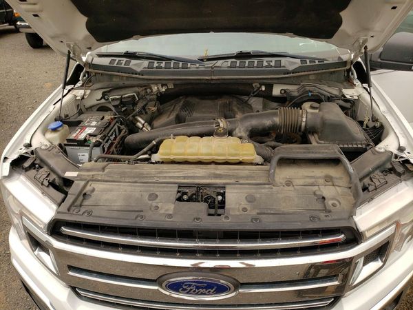 2019 FORD F150 — Engine bay