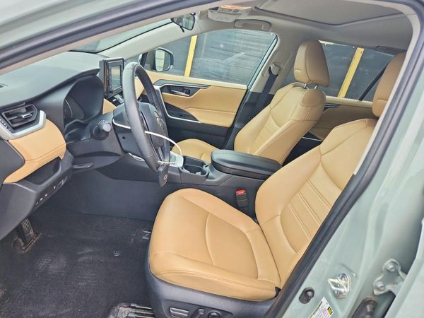 2021 TOYOTA RAV4 XLE Premium