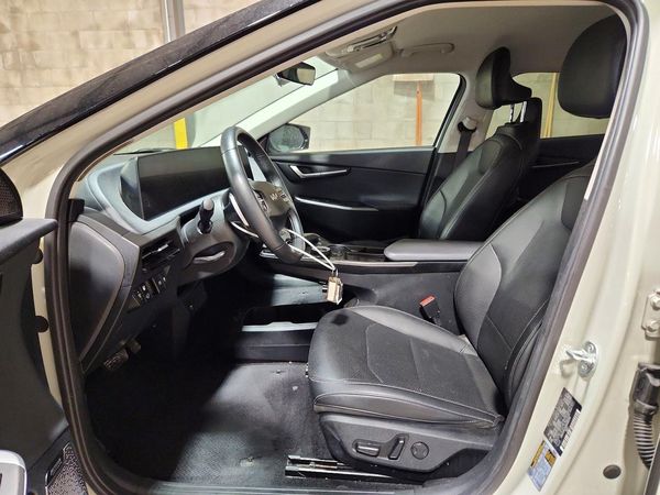 2024 KIA EV6 Light, Wind