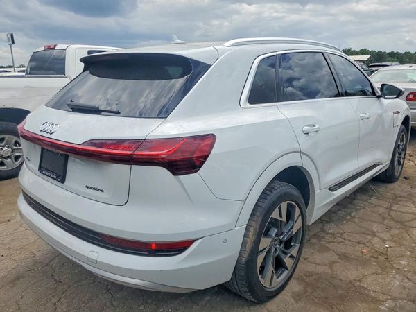 2021 AUDI E-TRON quattro Premium Plus