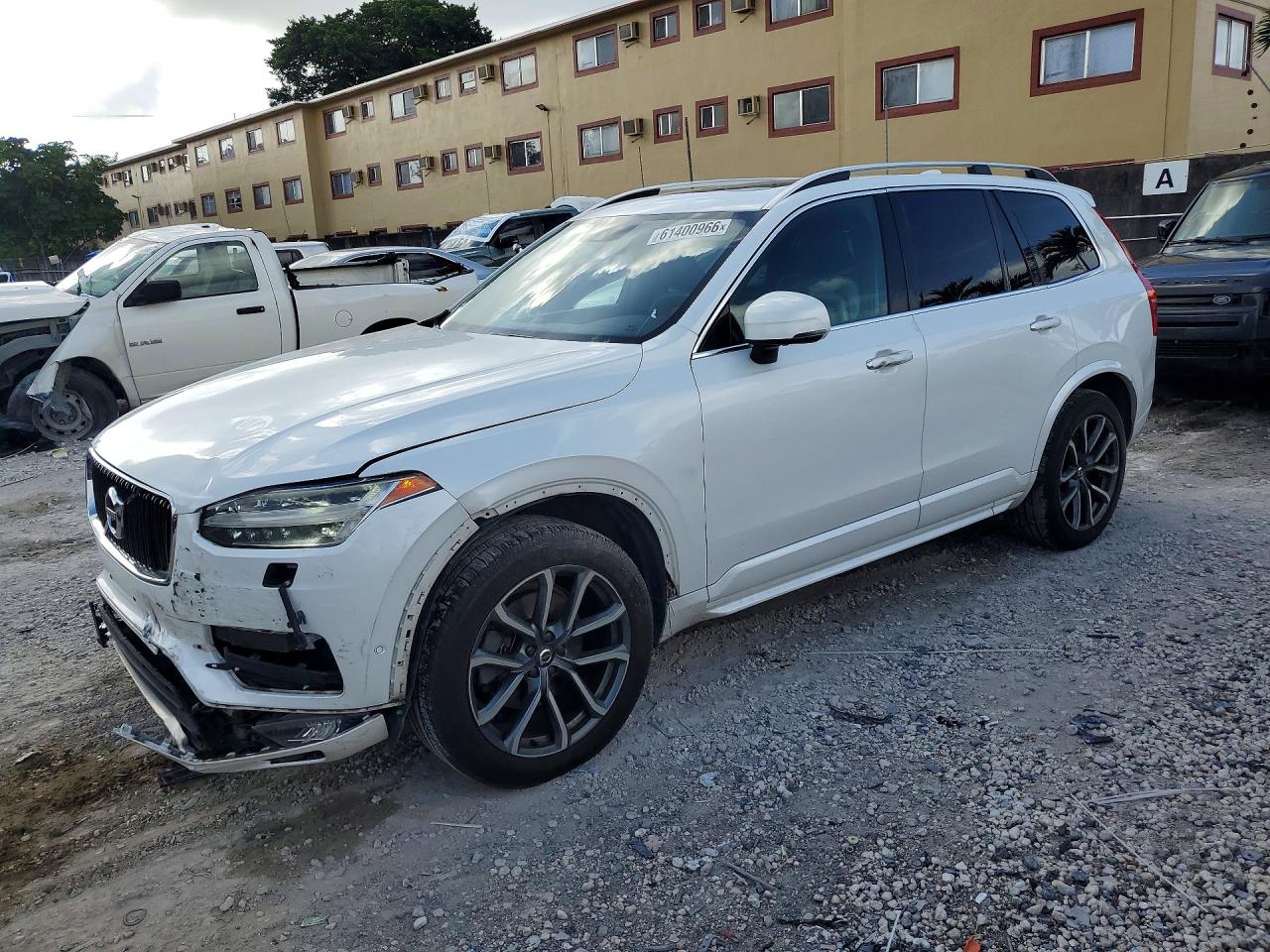 2017 VOLVO XC90 Momentum