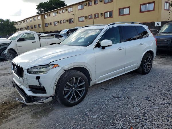 2017 VOLVO XC90 Momentum