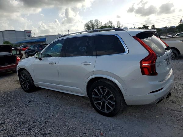 2017 VOLVO XC90 Momentum
