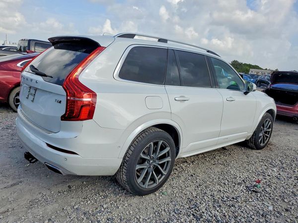 2017 VOLVO XC90 Momentum