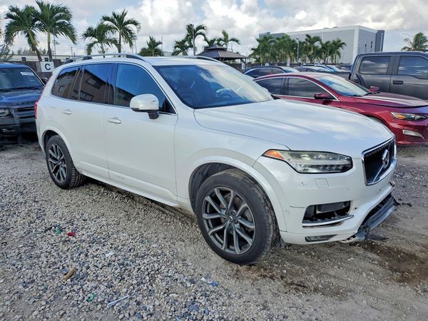 2017 VOLVO XC90 Momentum
