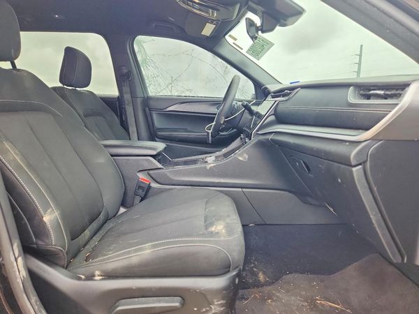 2025 JEEP GRAND CHEROKEE Laredo, Altitude
