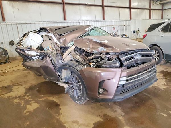 2017 TOYOTA HIGHLANDER