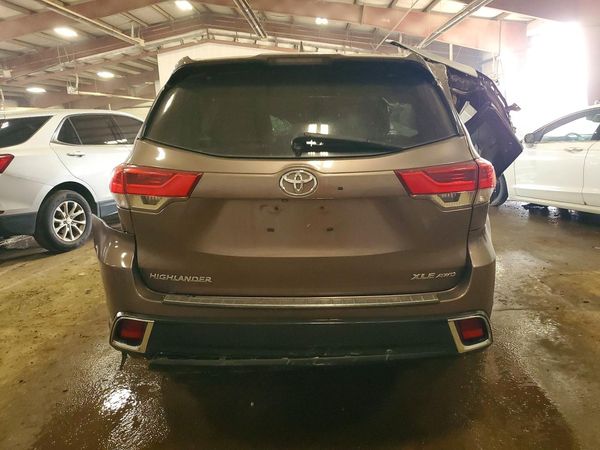 2017 TOYOTA HIGHLANDER