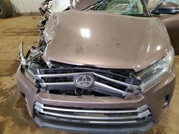 2017 TOYOTA HIGHLANDER