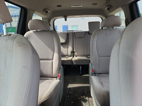 2017 KIA SEDONA LX