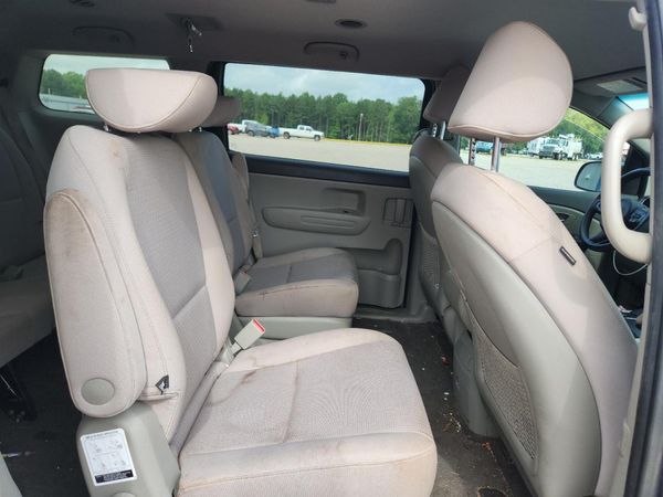 2017 KIA SEDONA LX