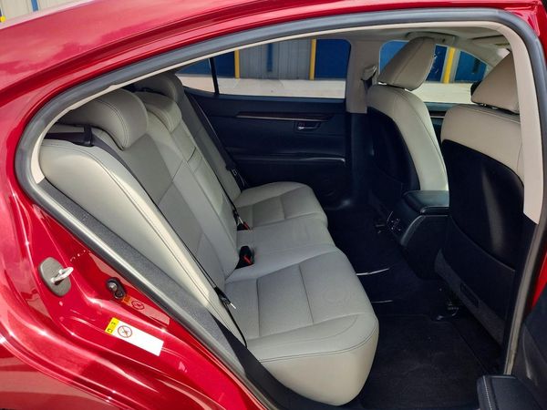 2013 LEXUS ES