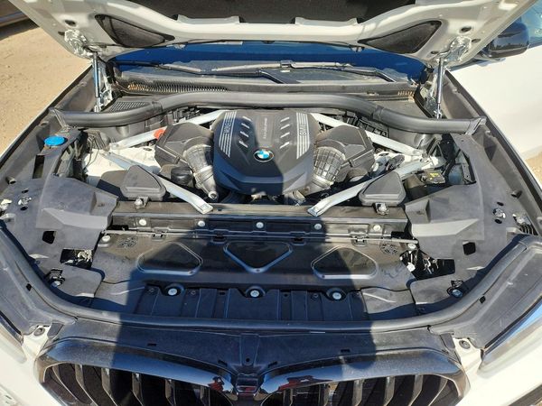 2021 BMW X6 M50i