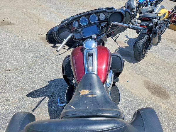 2017 HARLEY-DAVIDSON FL
