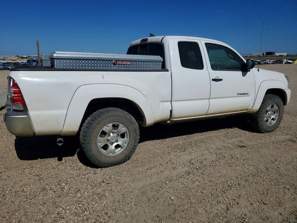 2015 TOYOTA TACOMA Delux Grade