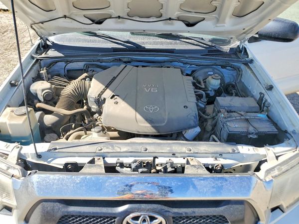 2015 TOYOTA TACOMA Delux Grade