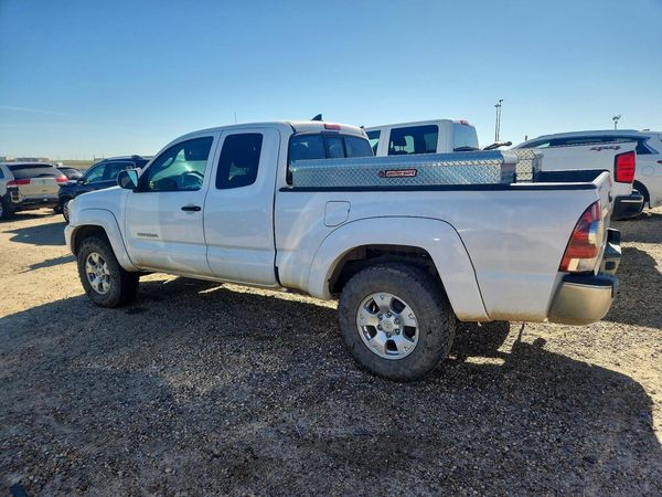 2015 TOYOTA TACOMA Delux Grade