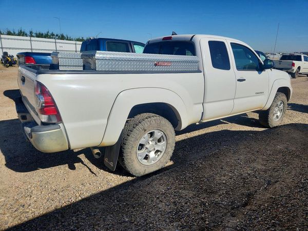 2015 TOYOTA TACOMA Delux Grade
