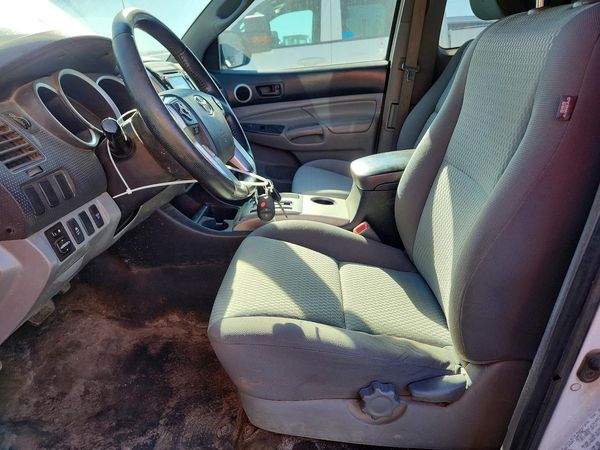 2015 TOYOTA TACOMA Delux Grade