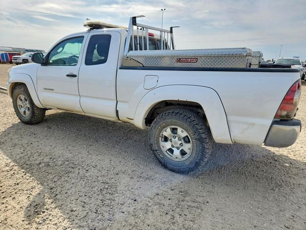 2015 TOYOTA TACOMA Delux Grade