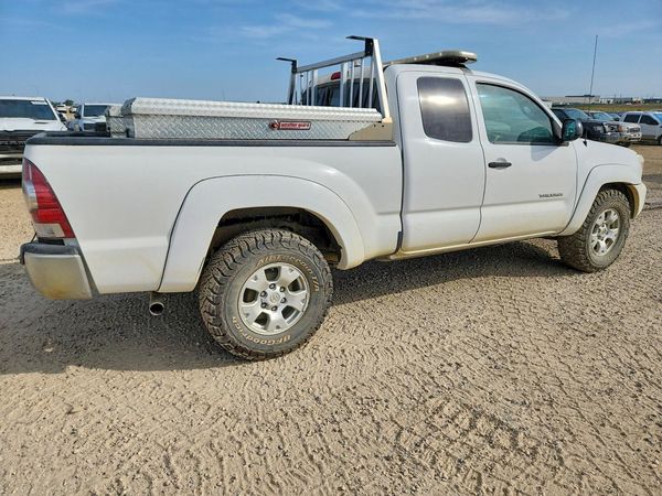 2015 TOYOTA TACOMA Delux Grade