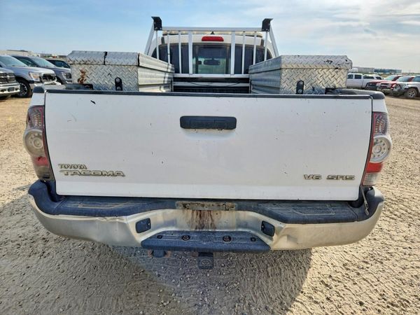 2015 TOYOTA TACOMA Delux Grade