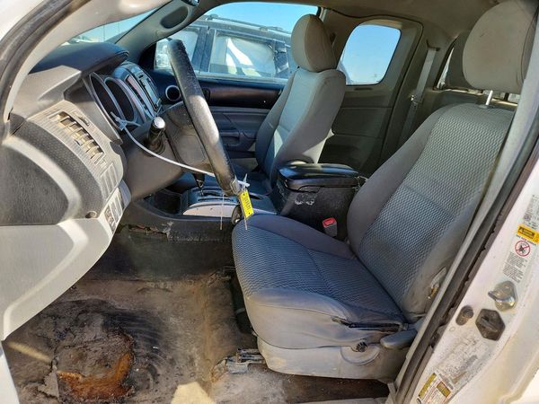 2015 TOYOTA TACOMA Delux Grade