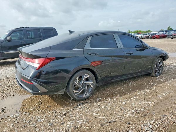 2024 HYUNDAI ELANTRA
