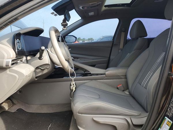 2024 HYUNDAI ELANTRA