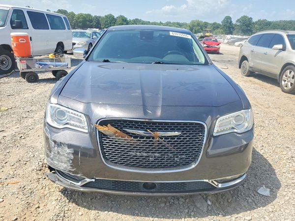 2019 CHRYSLER 300