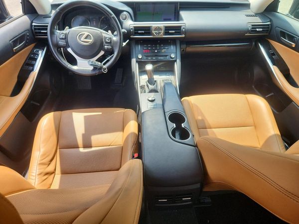 2018 LEXUS IS 300