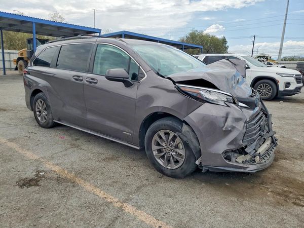 2021 TOYOTA SIENNA LE — Passenger 3/4