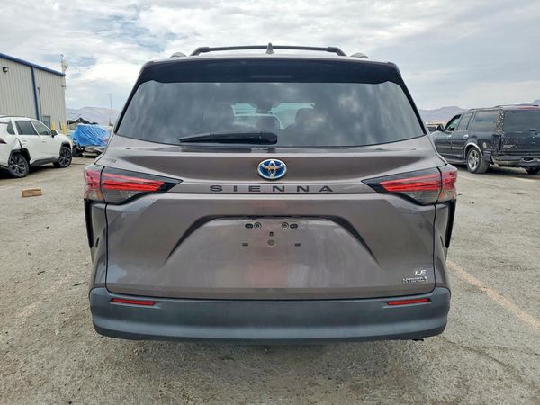 2021 TOYOTA SIENNA LE — DIRR