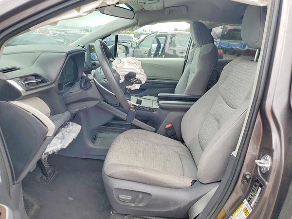 2021 TOYOTA SIENNA LE — DENT