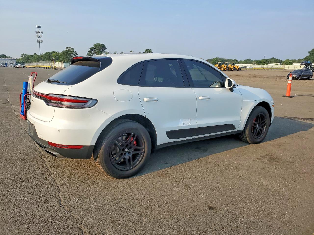 2021 PORSCHE MACAN Base