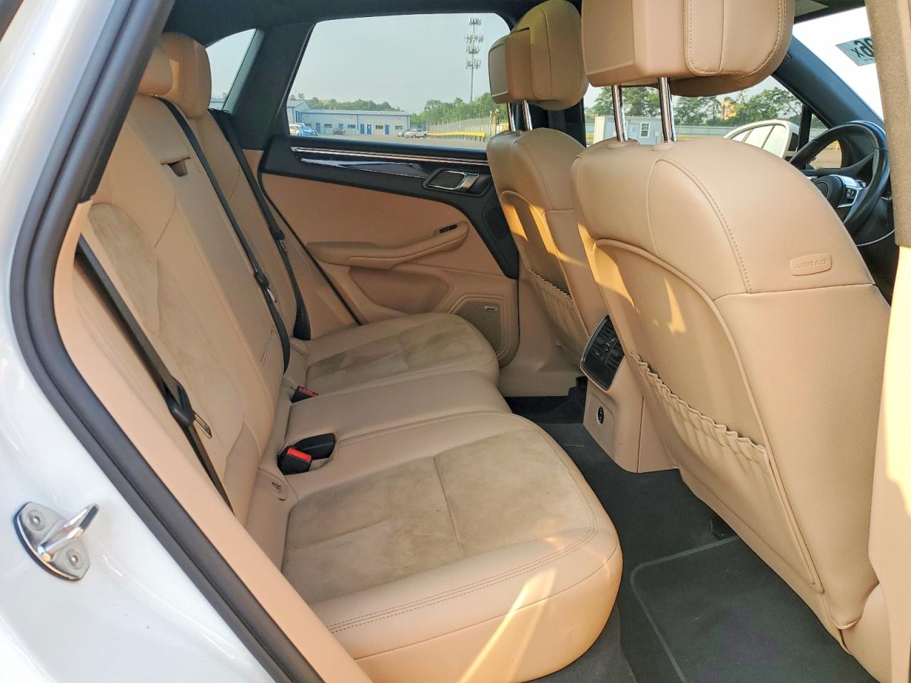 2021 PORSCHE MACAN Base