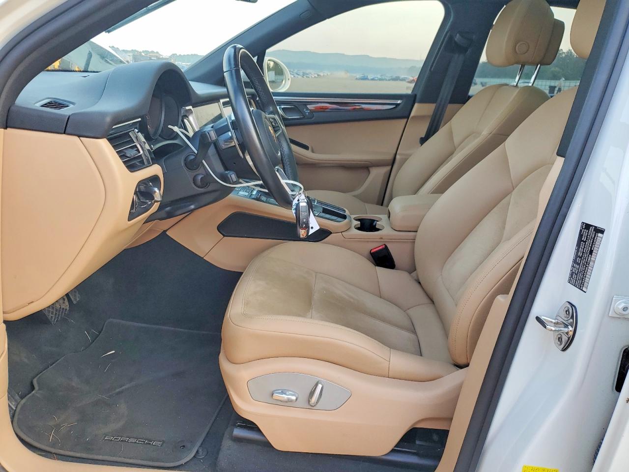 2021 PORSCHE MACAN Base