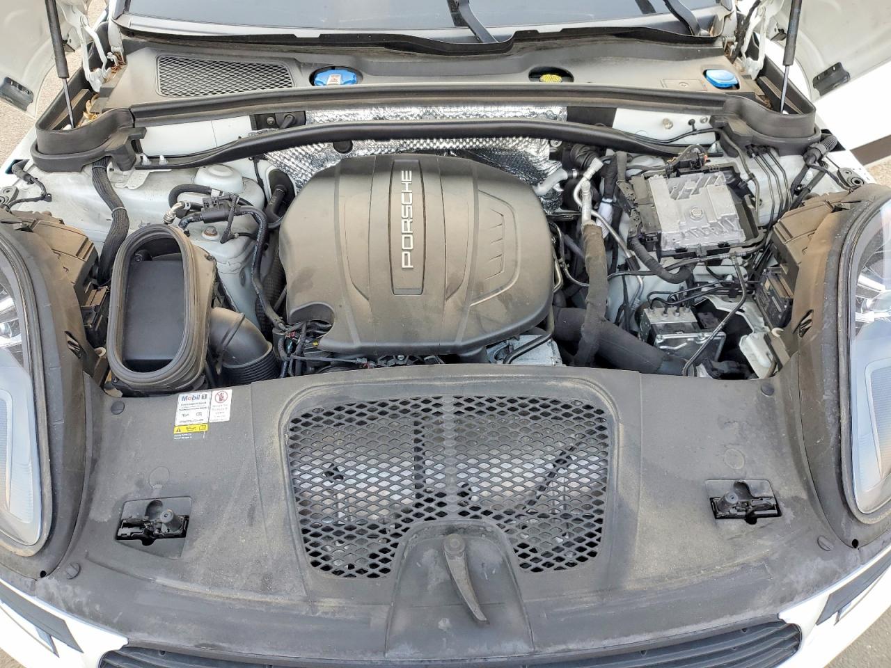 2021 PORSCHE MACAN Base