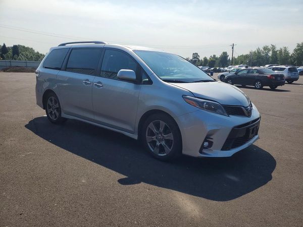 2019 TOYOTA SIENNA SE/SE Premium